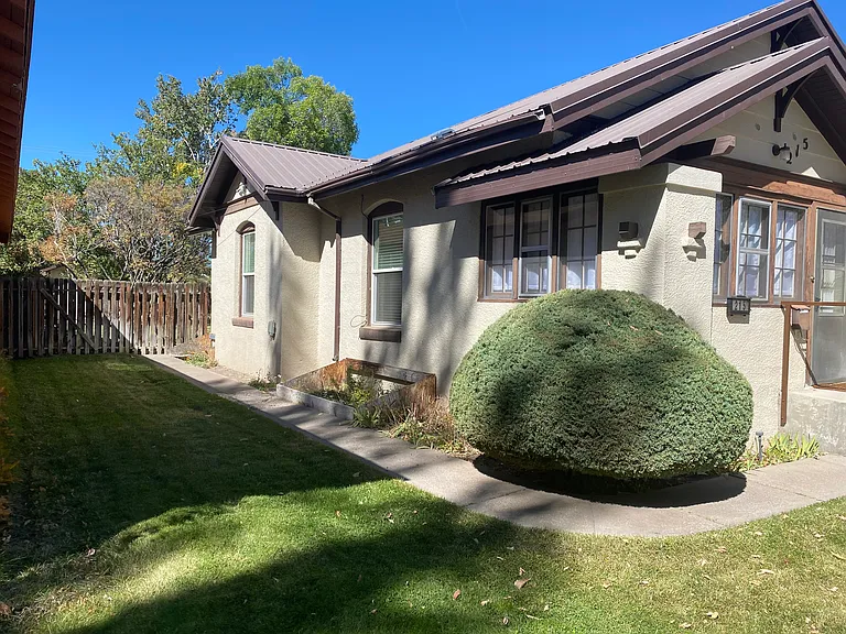 215 Ross Ave — Photo 2