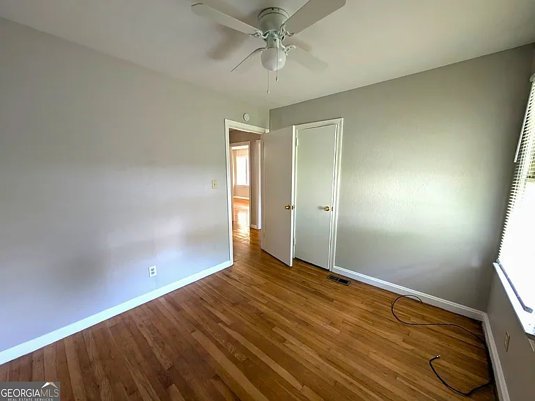 218 Wallis St — Photo 6