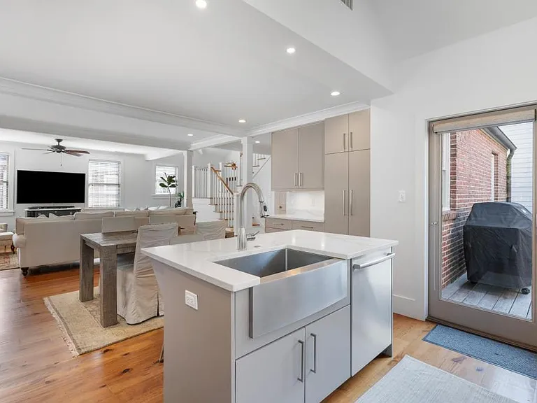 59 Beverly Rd — Photo 4