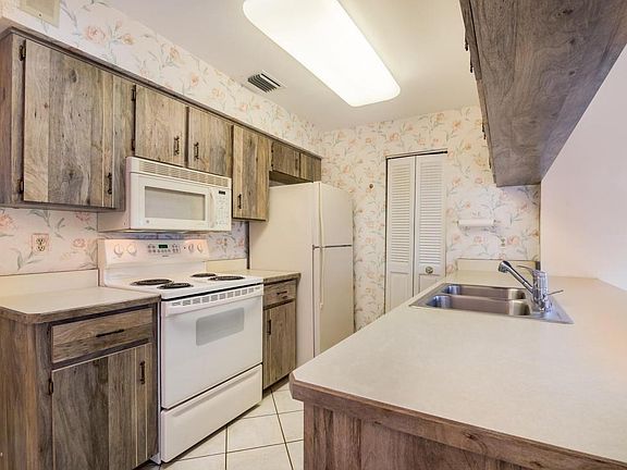 3rd image of 3207 River Winds Ct
