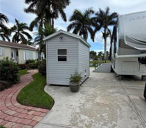 3rd image of 1137 Diamond Lake CIR