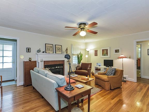 3rd image of 115 Sunset Dr