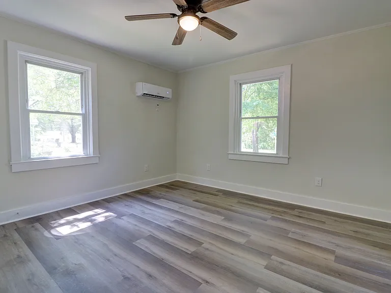 403 S Hampton St — Photo 6