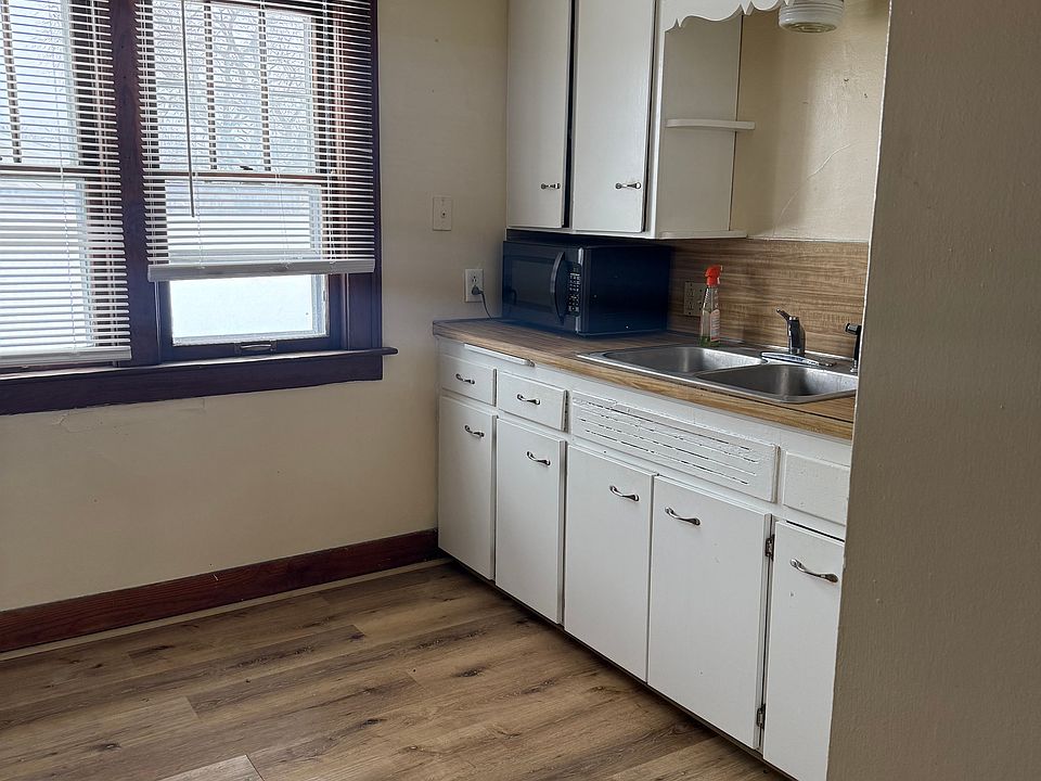 1st image of 311 W 17th St