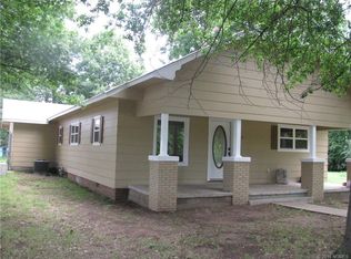 715 W Cemetary St, Checotah, OK 74426