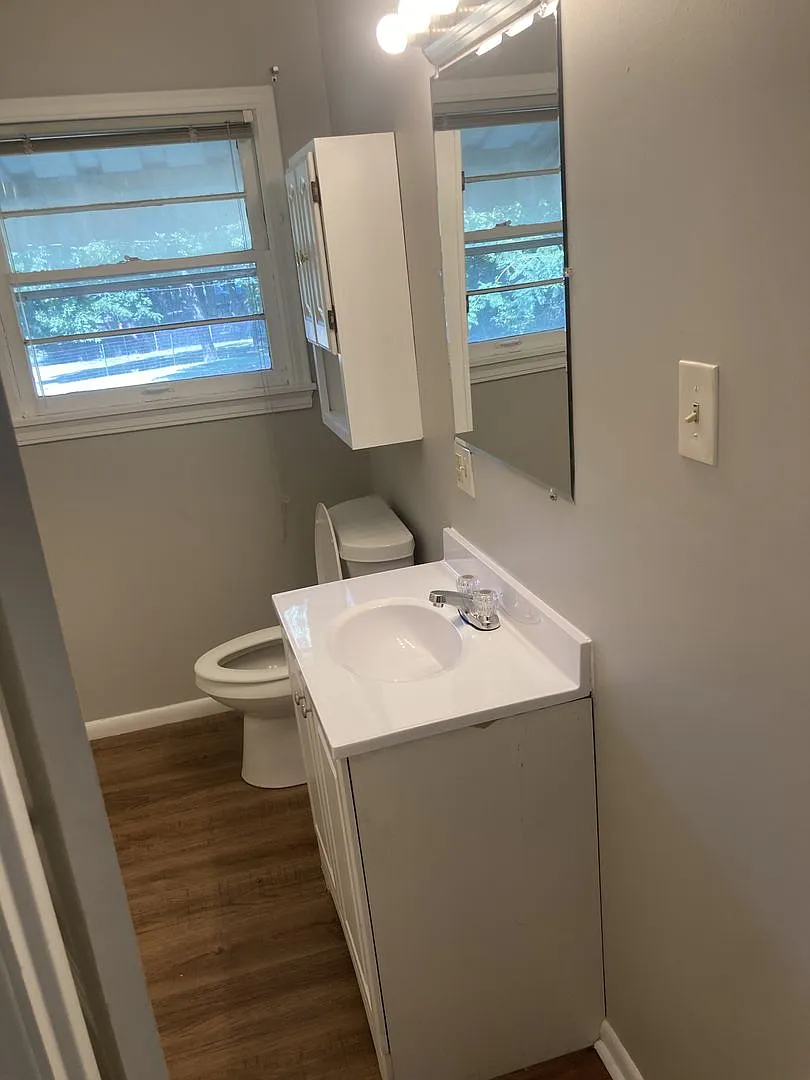 3Bed/1 Bath Home Walk to JHS! — Photo 2