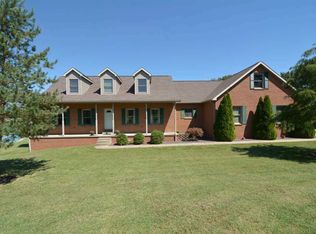 12901 S Pine Tree Dr, Haubstadt, IN 47639