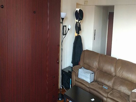 2nd image of 2503 Crescent St #2