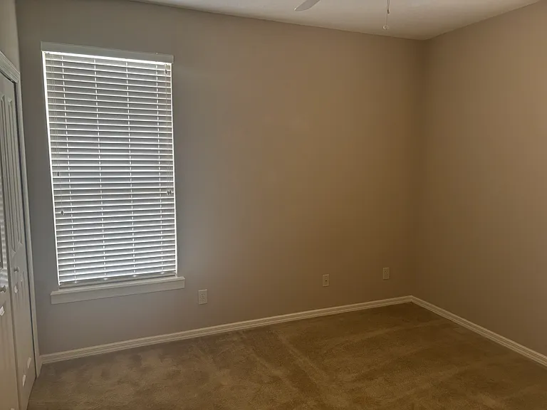 126 E Esther St — Photo 7