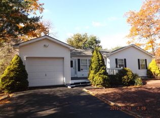 6104 Cumberland Rd, Tobyhanna, PA 18466
