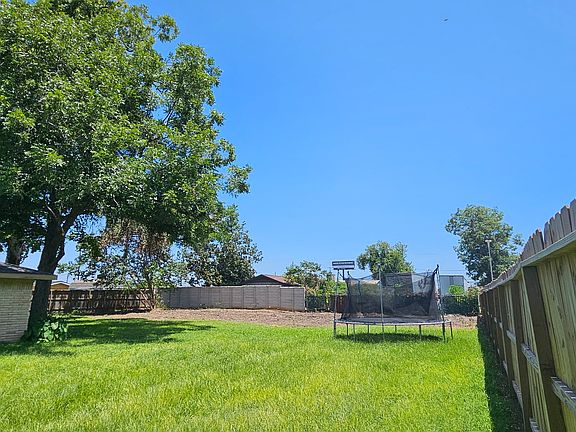 Huge yard! Trampoline is gone