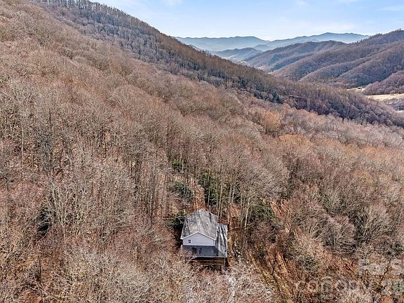 3rd image of 842 Grouse Rd