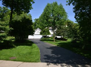 7629 Bittersweet Dr, Gurnee, IL 60031