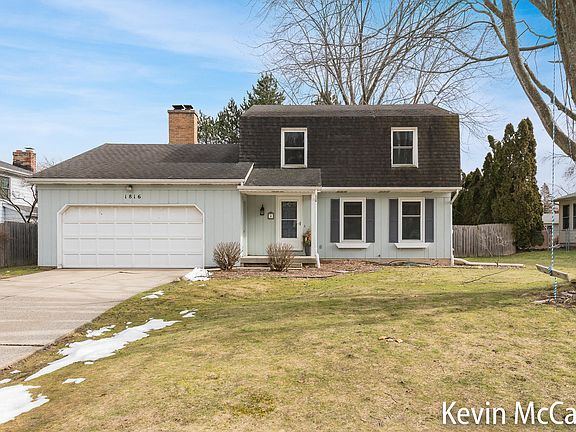 3rd image of 1816 Camille Dr SE