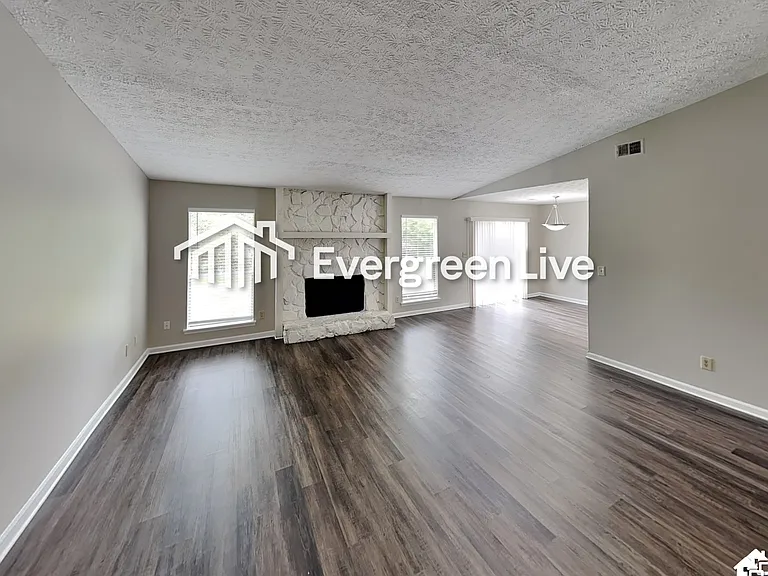 333 Park Ridge Cir — Photo 3