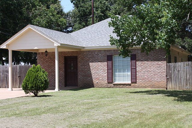 1st image of 118 Woodcrest St