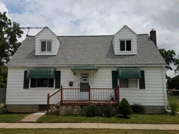 410 Plum St, Fairport Harbor, OH 44077