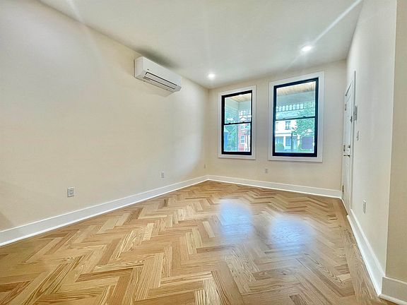 4th image of 247 Harrison Ave #1