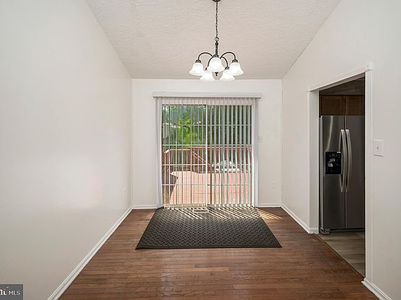 4th image of 39 Larkwood Ct