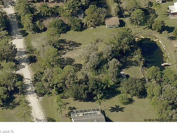 4th image of 10401 Tarrah Ln