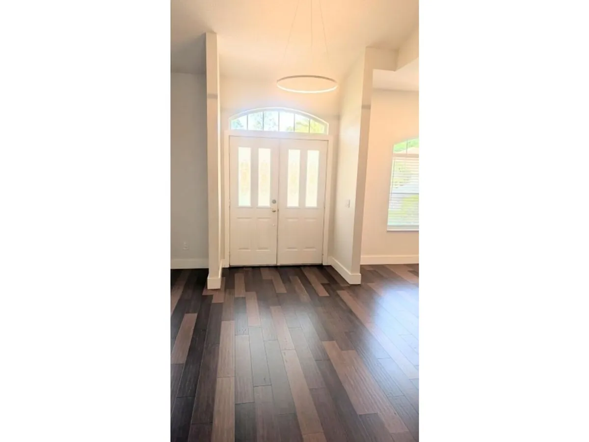 Building Photo - 107 Whispering Pine Dr
