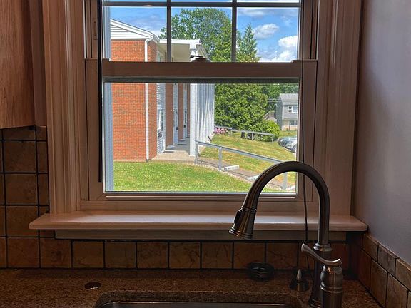 5th image of 133 Seemans Ln APT 7