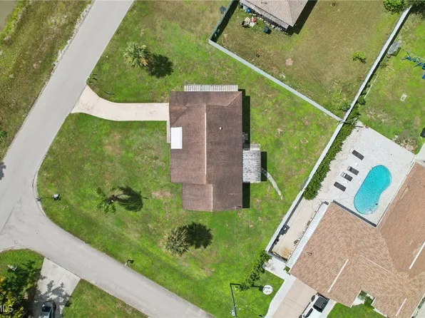 2807 E 8th St, Lehigh Acres, FL 33972