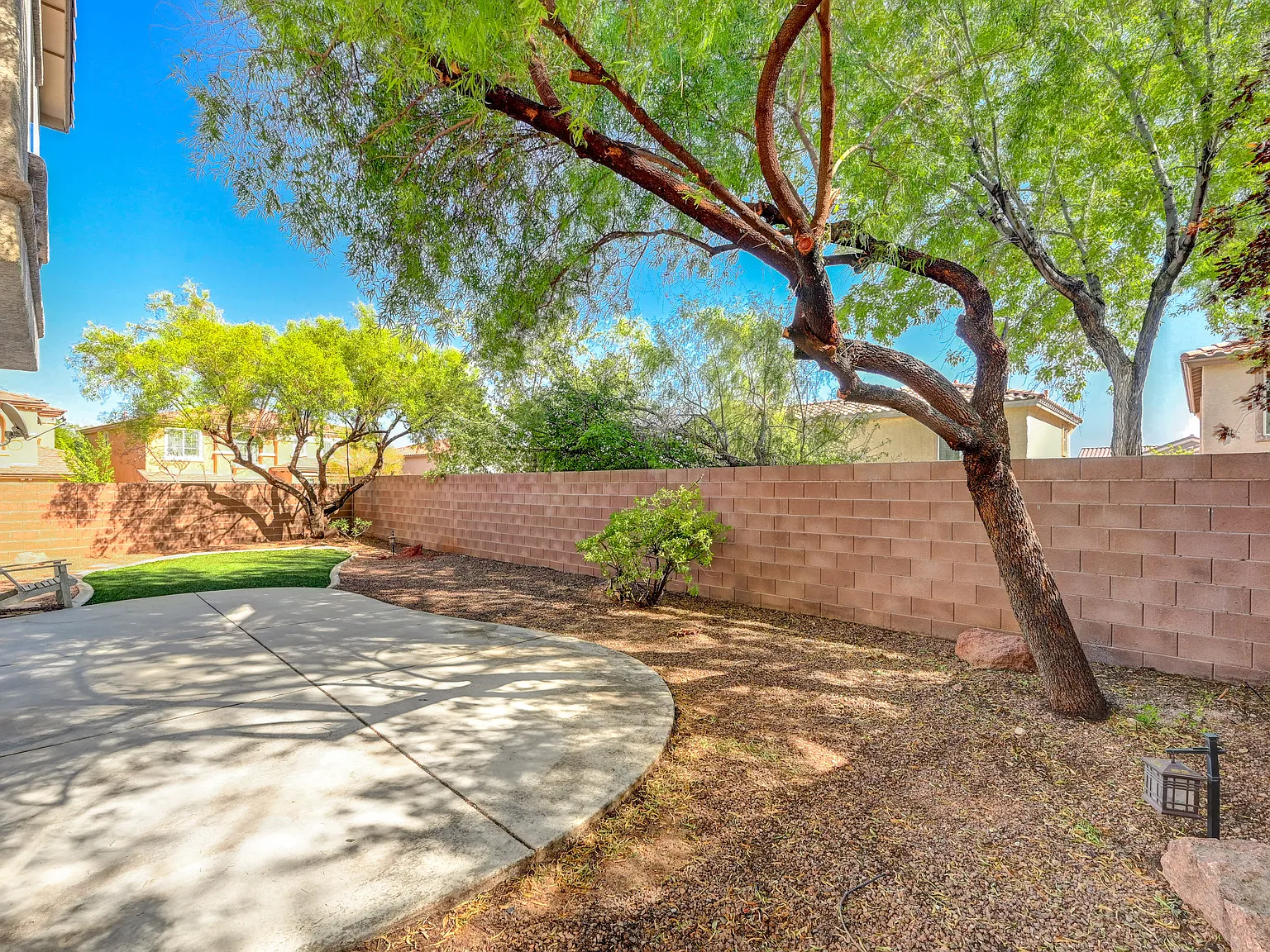 4 bed, 2.5 bath, 2211 sqft, $2,500 — Photo 3