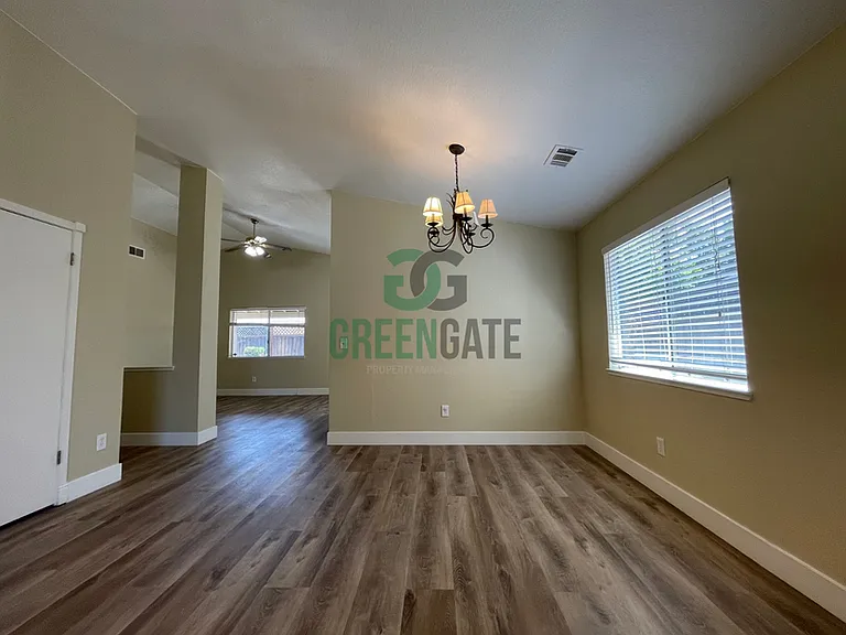 1660 Etta Way — Photo 8