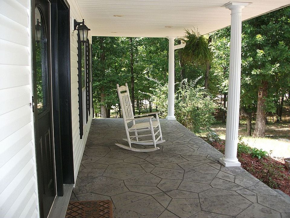 2nd image of 1680 Riverview Dr