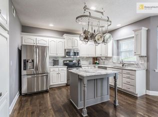 10128 Sunset Dr, Lenexa, KS 66220