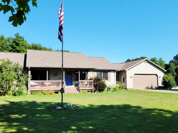 2765 Carina Dr, North Branch, MI 48461