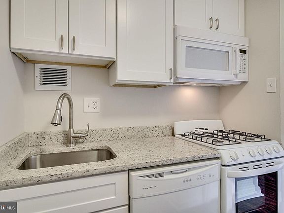 2nd image of 1111 Arlington Blvd APT 632