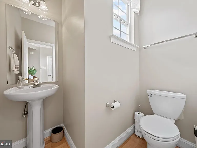 670 McLeary Sq SE — Photo 3