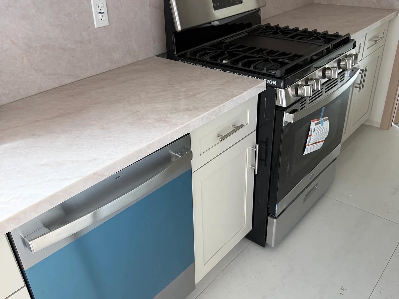 2 bed, 800 sqft, $2,500 — Photo 2