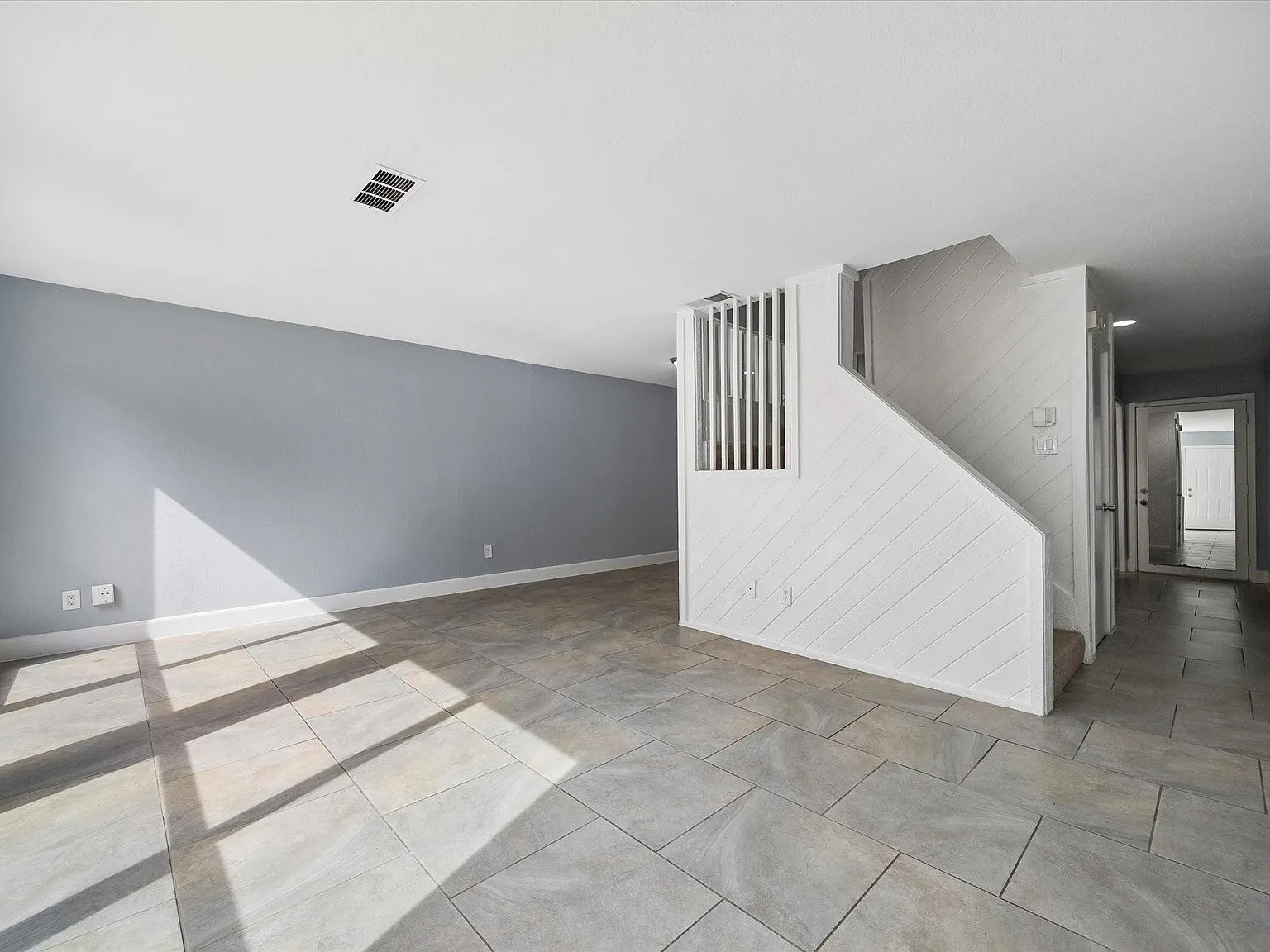 2 bed, 2.5 bath, 1259 sqft, $1,595 — Photo 4