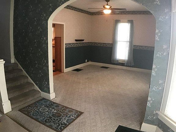 2nd image of 725 W Ash St
