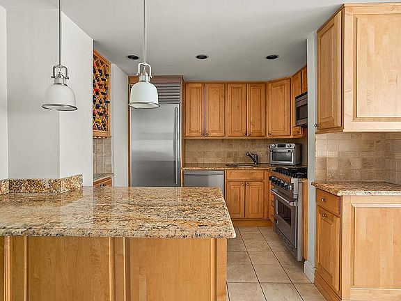 4th image of 420 E 72nd St #10FG