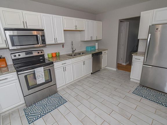 2nd image of 472 Coachman Ct