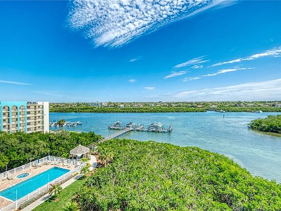 3rd image of 19519 Gulf Blvd #606