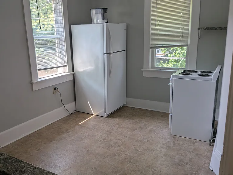 621 W 14th St #3 — Photo 4