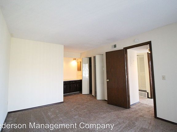 5th image of 4443 Jefferson St APT 6