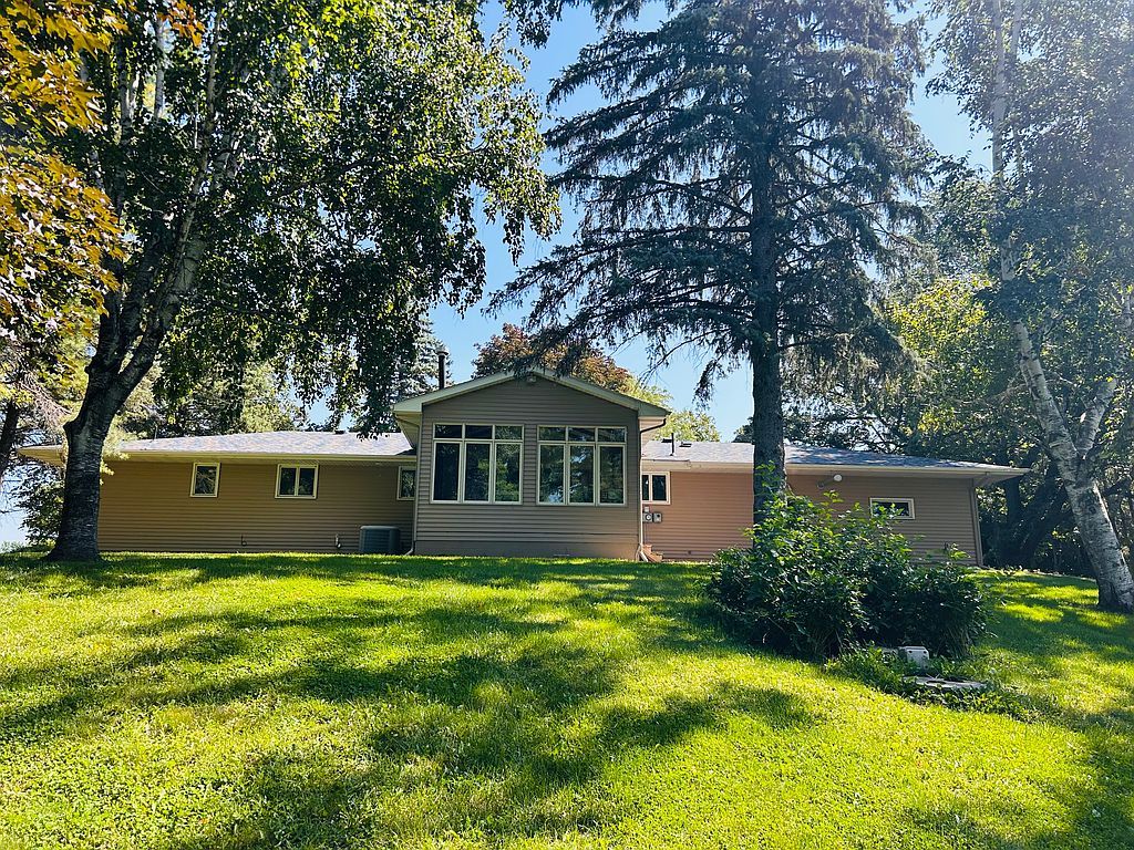 7344 26th St NE - Property Image