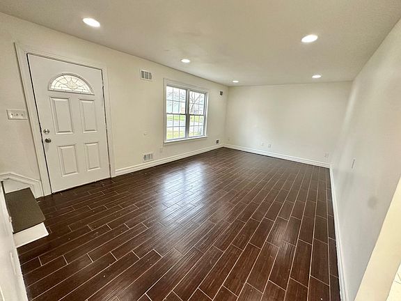 5th image of 37 Nautilus Ave #1