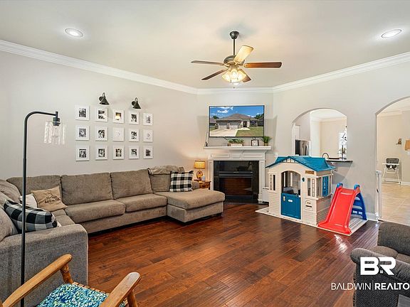 4th image of 32040 Calder Ct
