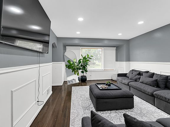 3rd image of 18431 Marshfield Ave