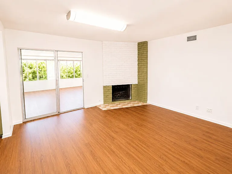 1087 N Greengrove St — Photo 6