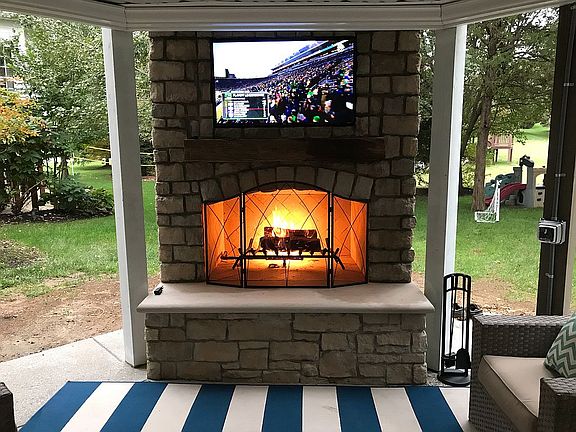 Outdoor fireplace