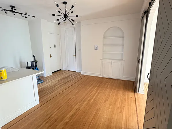 150 East 18th Street image 1 of 7