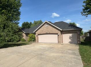 626 N Maplewood Hills Rd, Nixa, MO 65714